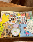 Coffret cadeau personnalisé de la Boutique Planète Bébé Accessoires Être par La Boutique Planète Bébé et Cie.