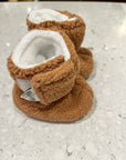 Bébé Ô Chaud Pantoufles 9-18 mois Vêtements Bébé Ô Chaud Sherpa caramel