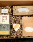 Coffret cadeau personnalisé de la Boutique Planète Bébé Accessoires Être par La Boutique Planète Bébé et Cie.