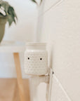 Marée Chandelles Diffuseur mural pour pastilles de cire de soya Maison Marée Chandelles Hobnail - Blanc