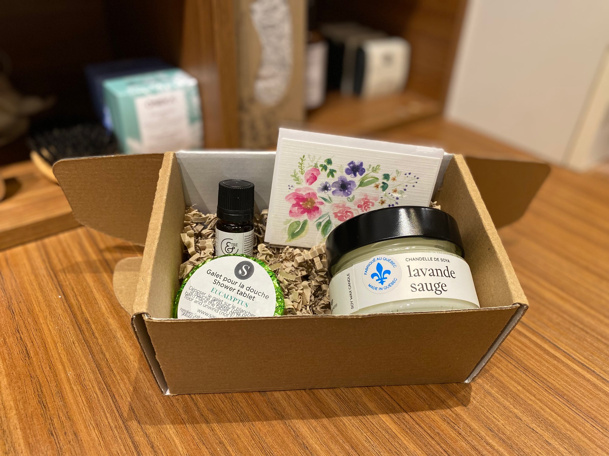Coffret cadeau personnalisé de la Boutique Planète Bébé Accessoires Être par La Boutique Planète Bébé et Cie.