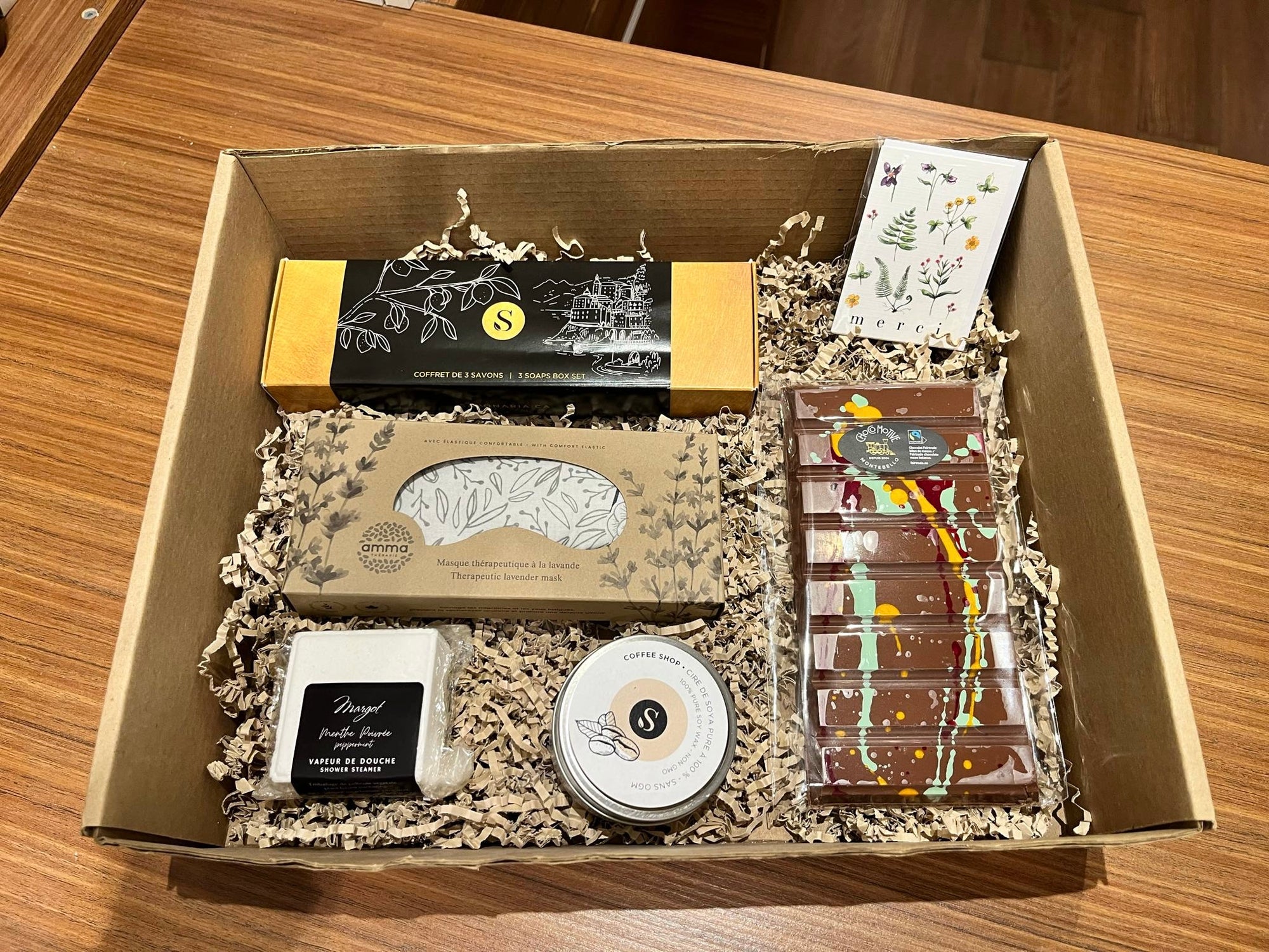 Coffret cadeau personnalisé de la Boutique Planète Bébé Accessoires Être par La Boutique Planète Bébé et Cie.
