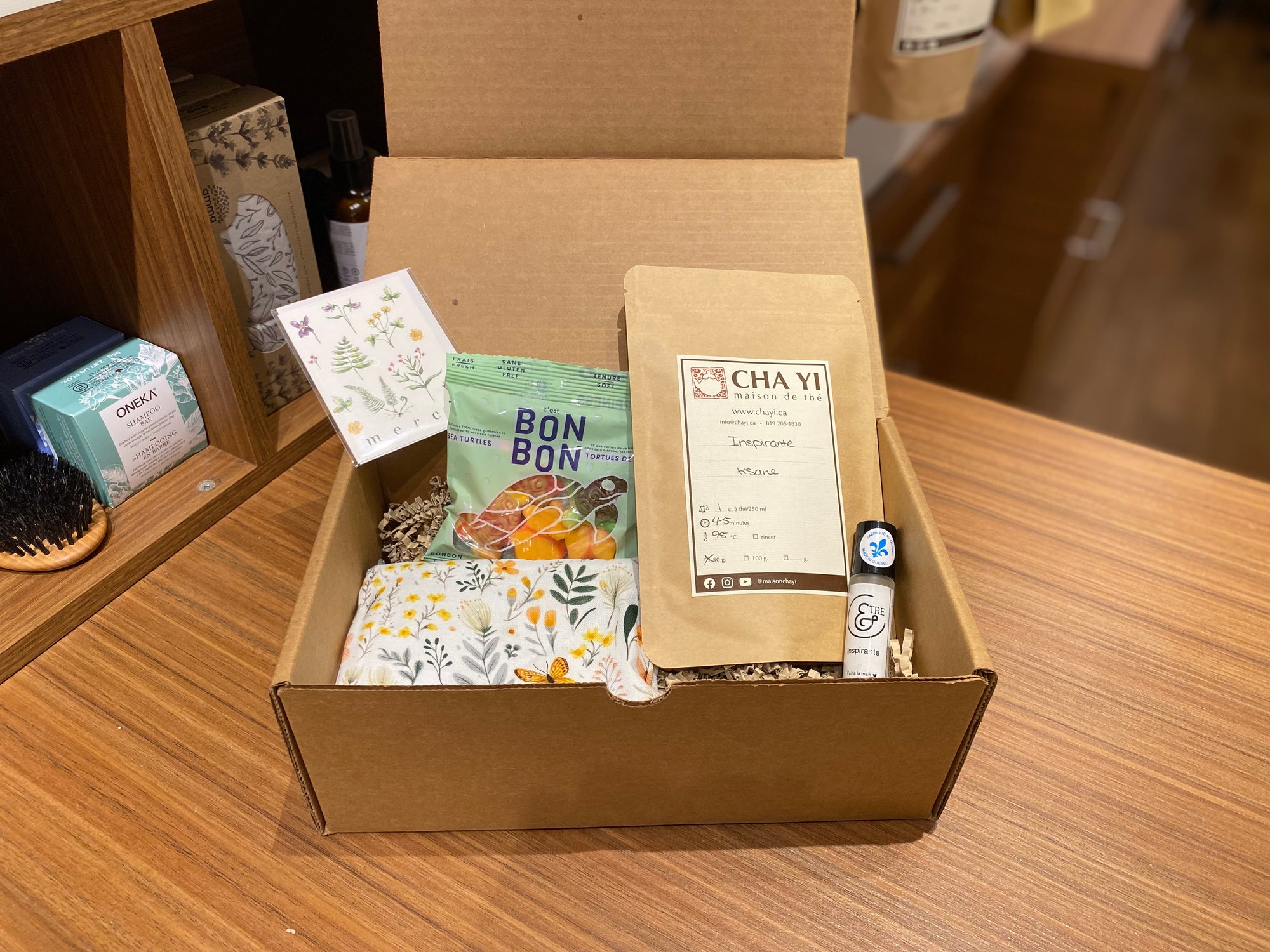 Coffret cadeau personnalisé de la Boutique Planète Bébé Accessoires Être par La Boutique Planète Bébé et Cie.