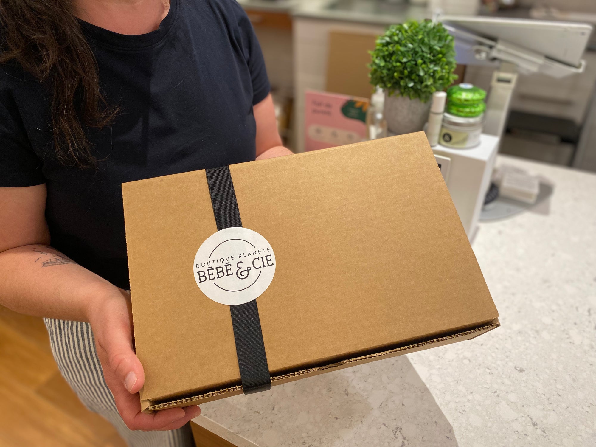 Coffret cadeau personnalisé de la Boutique Planète Bébé Accessoires Être par La Boutique Planète Bébé et Cie.