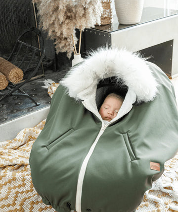 Gustine Housse et Poncho 3 en 1 pour le siège d'auto et porte-bébé En sortie Gustine baby carrier Olive  