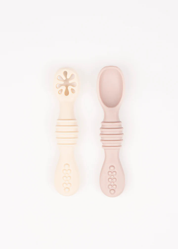 Micasso & Co Les cuillères d'apprentissage en silicone pour bébé Alimentation Micasso & Co Vieux rose et crème  