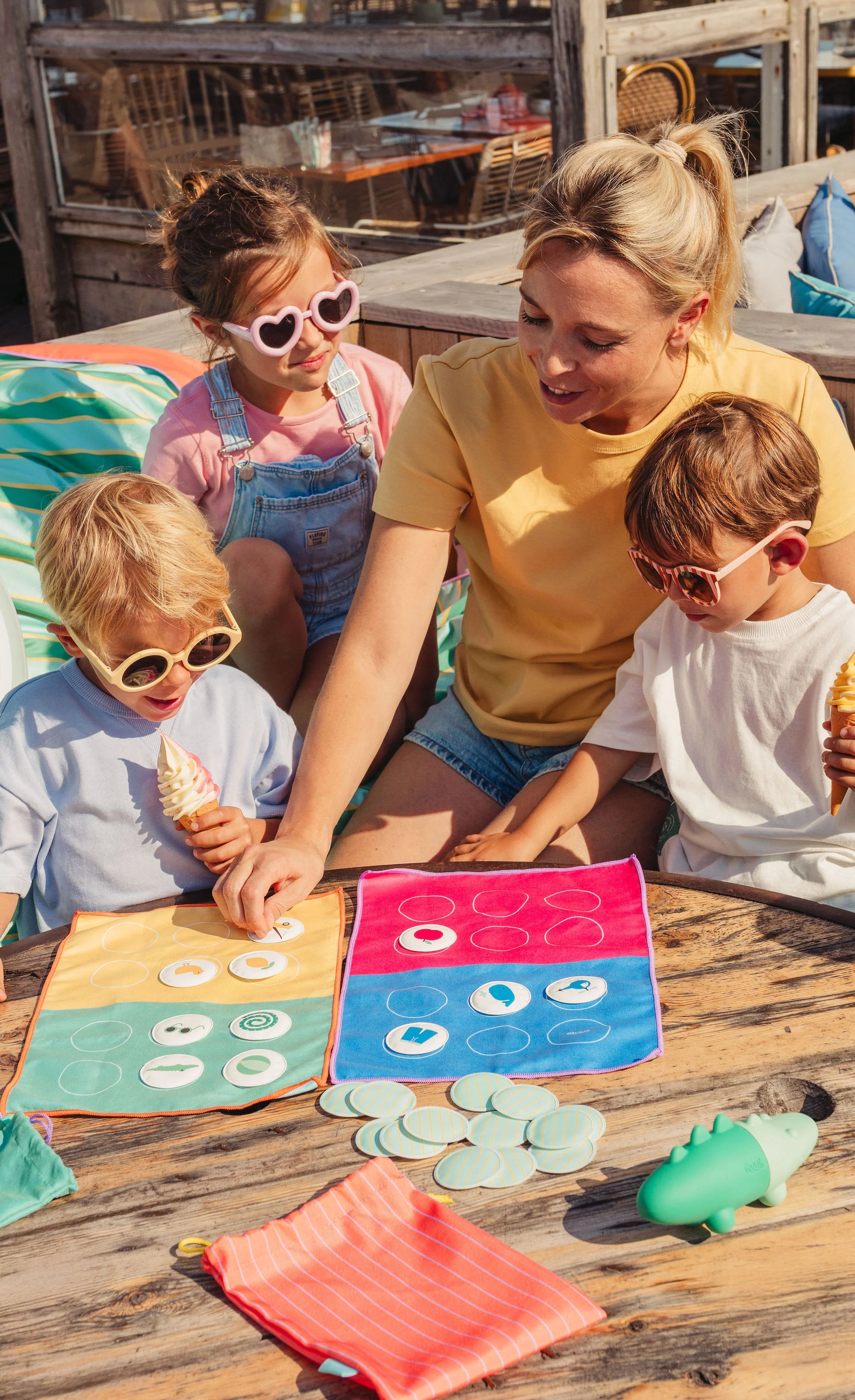 Quut Jeu de voyage Bingo et Loto des couleurs Jouets Quut