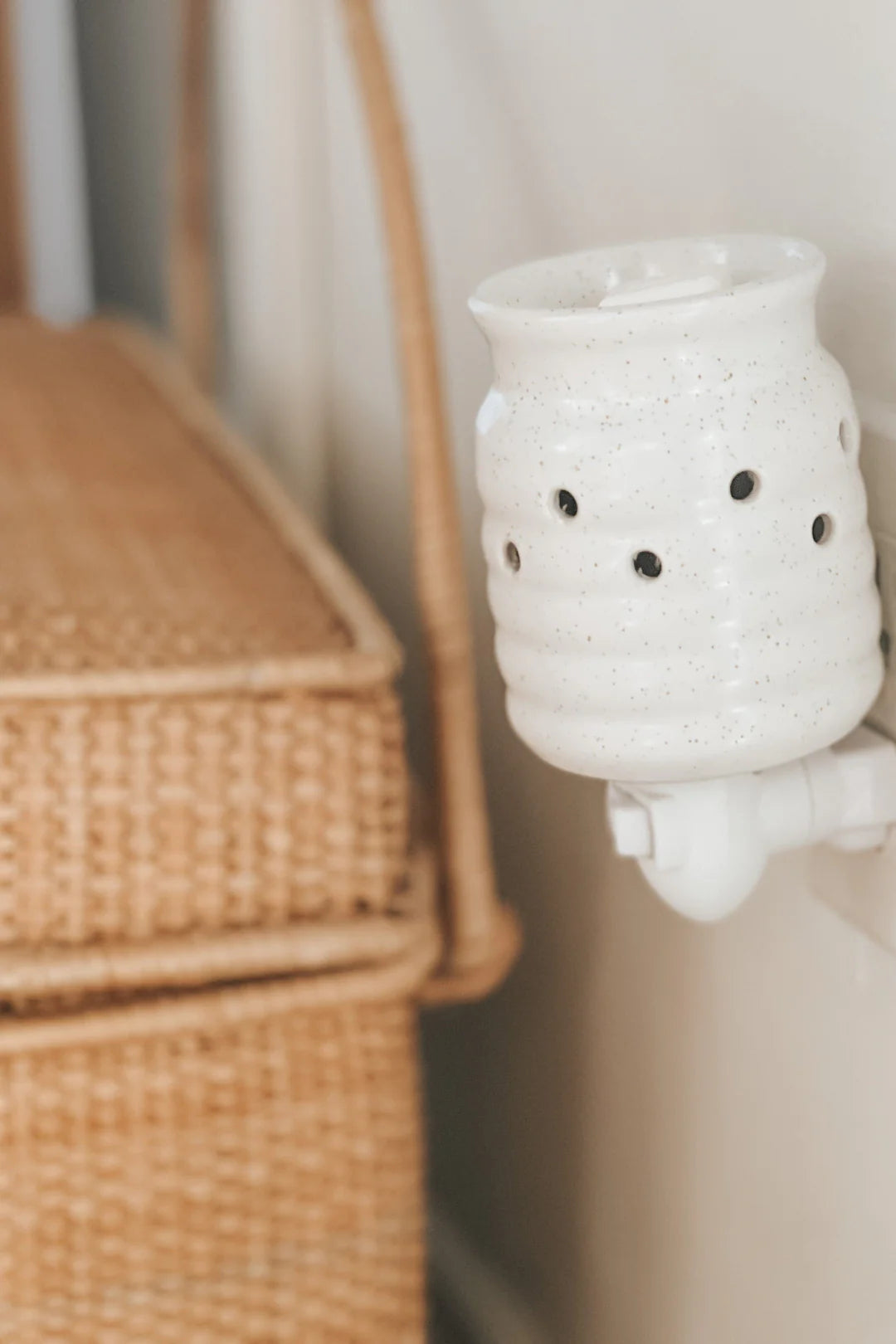 Marée Chandelles Diffuseur mural pour pastilles de cire de soya Maison Marée Chandelles Farmhouse - Crème