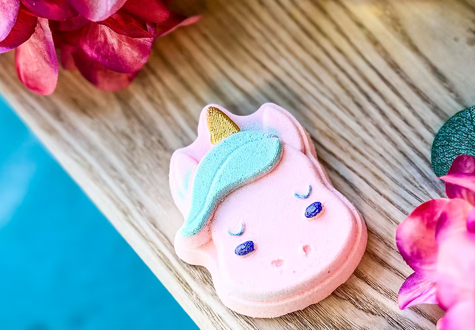 Savonnerie Bon Bain Bombe de bain Soins corporels Savonnerie Bon Bain Jujube la licorne - surprise à l'intérieur