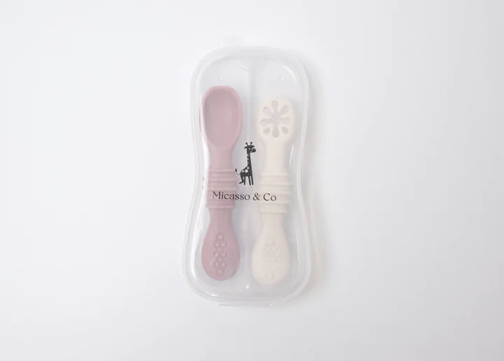 Micasso & Co Les cuillères d'apprentissage en silicone pour bébé Alimentation Micasso & Co Mauve et crème  